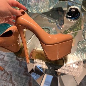 5.5 Nude Pumps